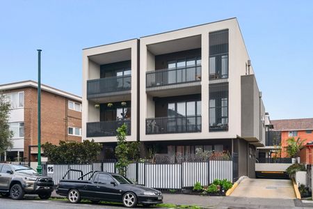 Modern 2 Bedroom With Private Entertainers Balcony - Photo 3