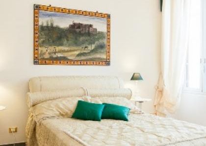 Center-Historic Jewish Quarter: Elegant apartment situated in beautiful Palazzo Nobiliare. Entrance, spacious living with original wood frescoed ceilings, large modern dining and kitchen, 4 bedrooms, 4 Baths, small terrace. #1527