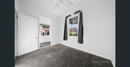 Charming 4-Bedroom Inner-City Queenslander on 253m² – Renovated & Ready to Rent - Photo 3