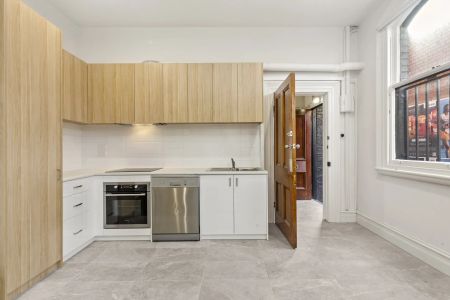 Prime Richmond Living – Hidden Gem in a Coveted Street! - Photo 4