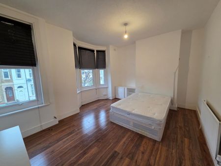 2 Bed Flat, Goodall Road, E11 - Photo 5