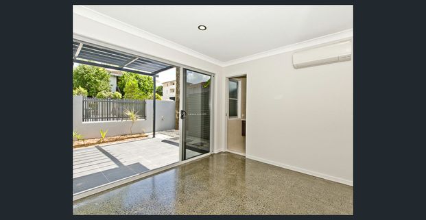 Stunning Townhouse in a Quiet Clayfield Street - Photo 1