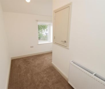 3 Bedroom House - Terraced - Photo 6