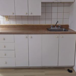 Beau Grand 3 1/2 Chauffé/eau Chaude/élec - Photo 3