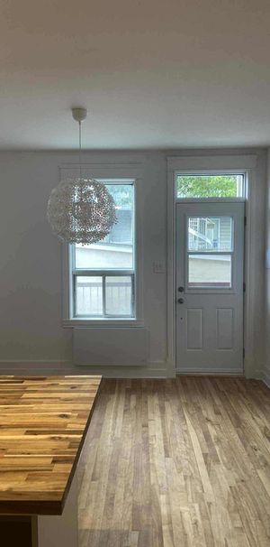 Grand 31/2 Fait 41/2 Entièrement Rénové - Photo 1