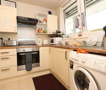 Room in a Shared Flat, Jenkinson House, E2 - Photo 1