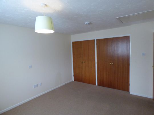 2 bedroom house to rent The Drift, Great Cornard, Sudbury, CO10 - Photo 1