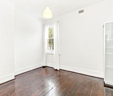 Two Bedroom Terrace Located on a quite street - Photo 2