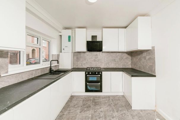 Room in a Shared House, In The Heart Of Town Centre, RG1 - Photo 1