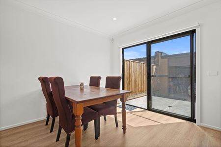 Stunning 4-Bedroom Home in Wollert - Photo 2