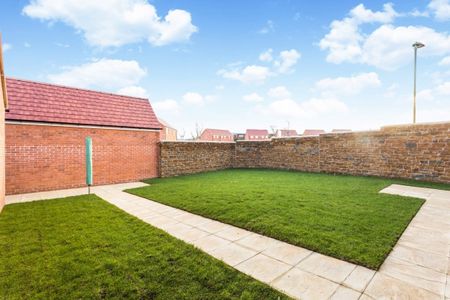 4 bedroom detached house to rent - Photo 4