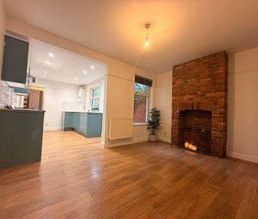 165 High Street,Eastleigh - Photo 1