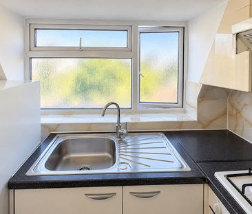 Room in a Shared House, Catherine Gardens, TW3 - Photo 3