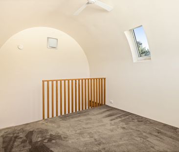 Tidy 2-Bedroom Coastal Unit for Rent – Rosebud - Photo 2