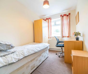 8 Melrose Close - Photo 3