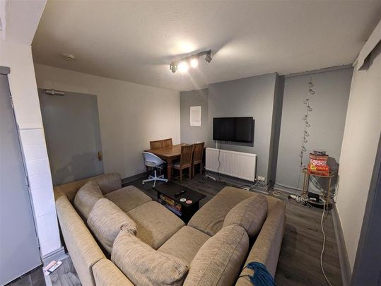 5 bedroom private hall to rent - Photo 1