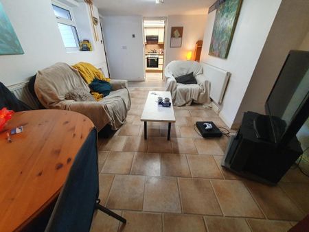 2 bedroom flat to rent - Photo 5