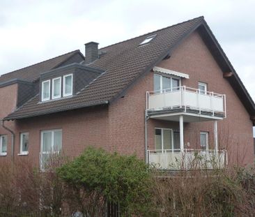 Helle und gemütliche 3-Zi-Dachgeschosswohnung mit großem Balkon - Foto 1