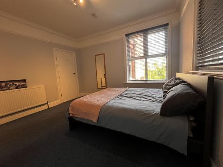 1 bedroom in a house share to rent - Photo 2