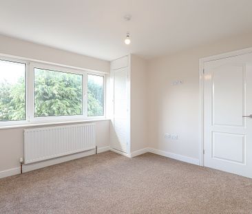 3 bedroom Detached House to rent - Photo 2