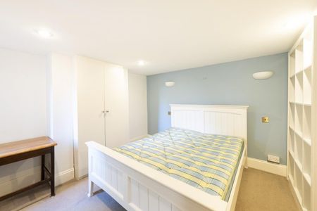 4 Bed House - Photo 4