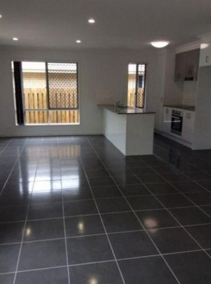 Modern Family Living in the Heart of Pimpama! - Photo 1