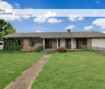 4 Bedroom Brick Home - Photo 5