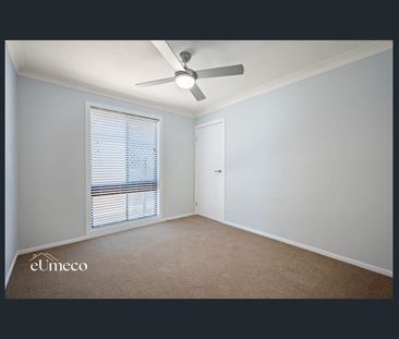 Spacious Three Bedroom Family Home with In Ground Pool - Photo 6