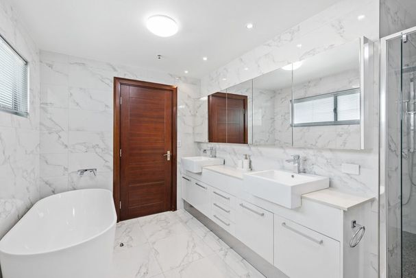 EXECUTIVE FURNISHED PENTHOUSE - Photo 1