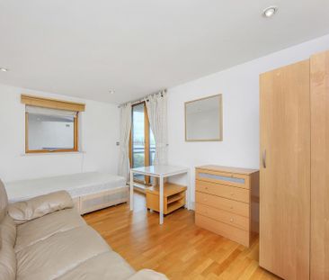 1 bedroom in a flat share to rent - Photo 4