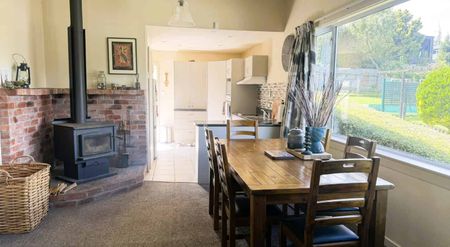 Close to the Hospital - Photo 3