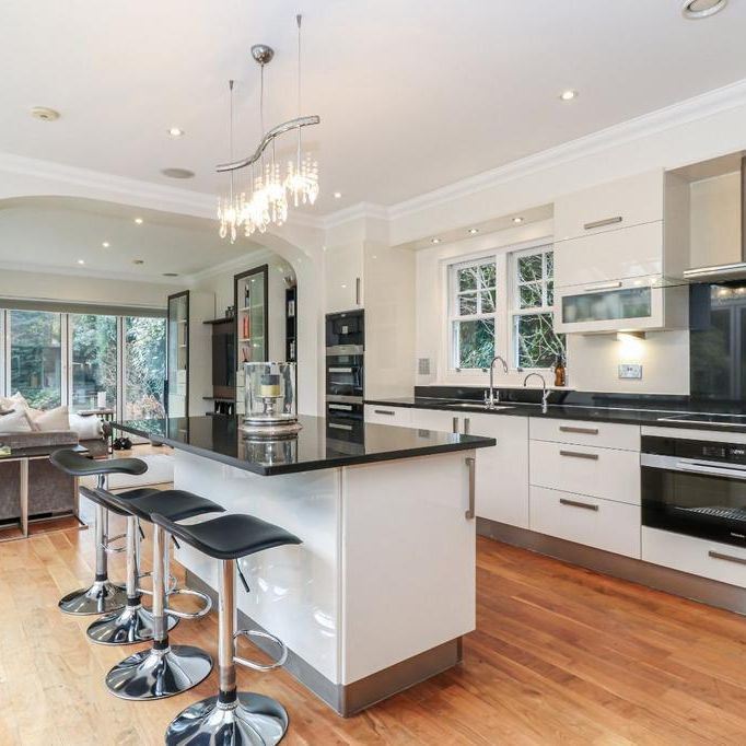 6 bedroom detached house to rent - Photo 1