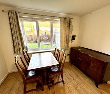 3 bedroom detached house to rent - Photo 4