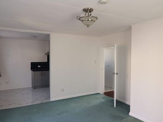 3‑Bedroom Townhouse - Private and convenient - Photo 1