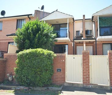 3 bedroom beauty!!!!!! - Photo 1