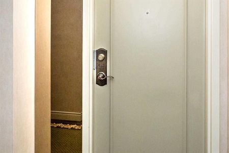 For Lease - 5 Lisa Street Unit# 912, Brampton, Ontario - Photo 4