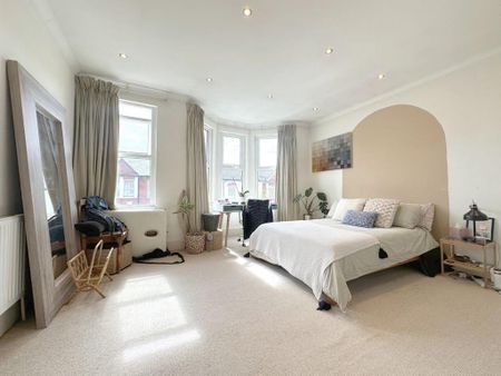 4 bedroom terraced house to rent - Photo 5