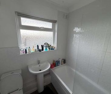 Carlyle Avenue, Brighton, BN2 - Photo 3