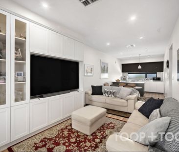 Executive Terrace-style Town Home on 3 levels overlooking the wetlands - Photo 2