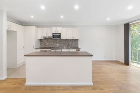 Discover Serenity in This Renovated 2-Bedroom Apartment with Green Bushland Views - Rare 2xcar Space - Photo 3