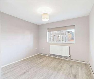 Dale Court, Grove Hill, South Woodford, London, E18 - Photo 5