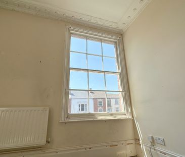 8 Bedroom Town House - Photo 5