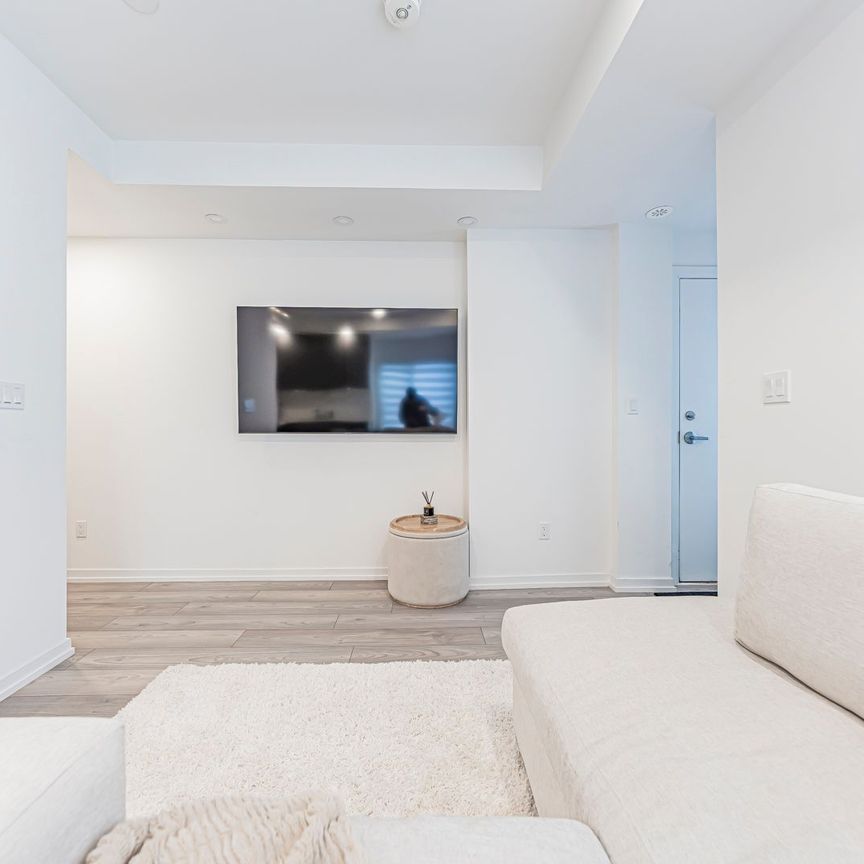 For Lease - 24 Lytham Green Circle Unit# 31, Newmarket, Ontario - Photo 1