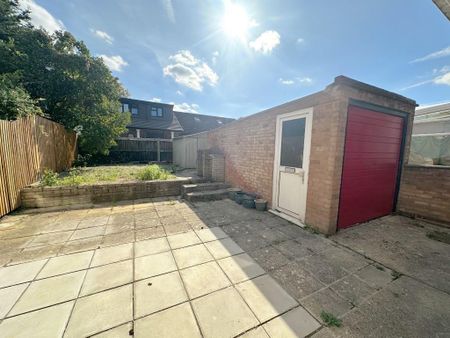 3 bedroom semi-detached house to rent - Photo 4