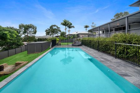 4 Bedroom Home with Amazing Views + Pool - Photo 5