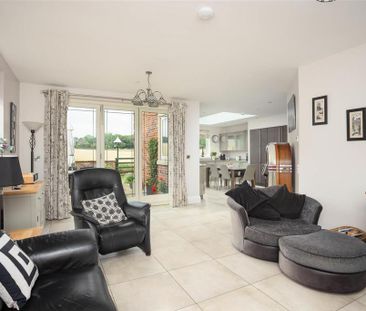 4 bedroom detached house to rent - Photo 1