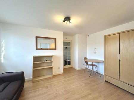 Studio to rent - Photo 2