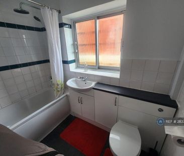 1 bedroom in a house share to rent - Photo 6