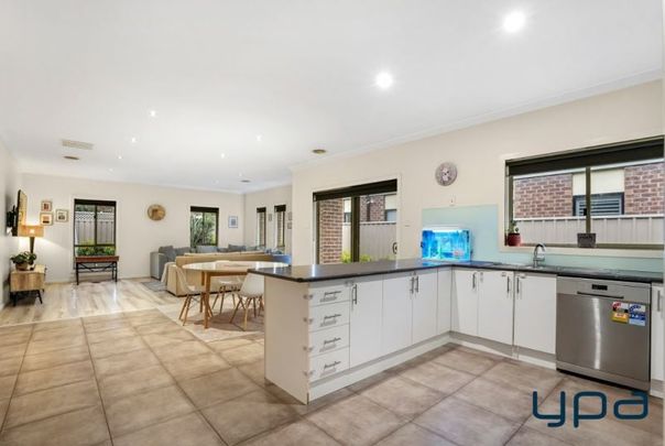 Prestigious Family Home in a Prime Boardwalk Estate Location ! - Photo 1