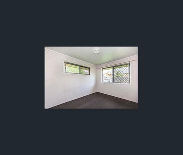 3 Bedroom Home with Large Backyard - Photo 3